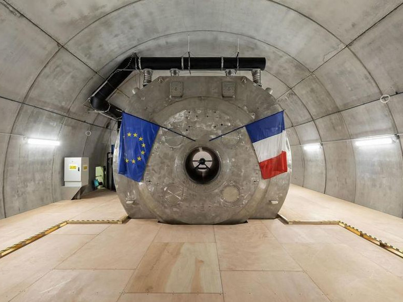 Image Der MRT-Magnet beim Projekt Iseult stellt Weltrekord in Paris-Saclay (Frankreich) auf